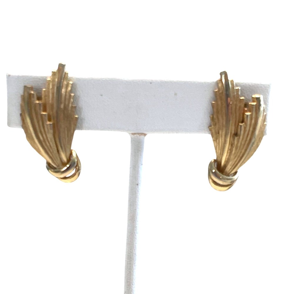 VTG Kramer Clip-On Earrings‎ Beautiful Gold Tone Knot Fan Leaf Design Signed